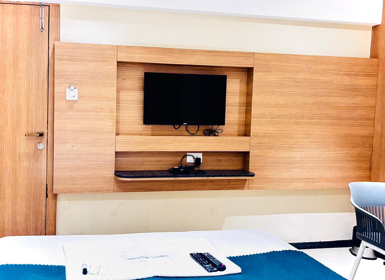 Deluxe Room A/C - View 8