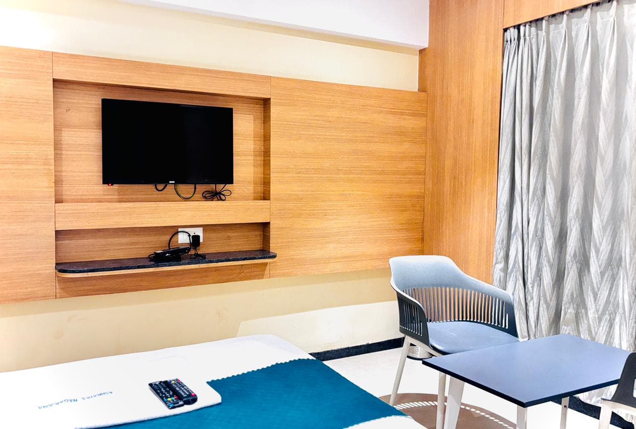 Deluxe Room A/C - View 4